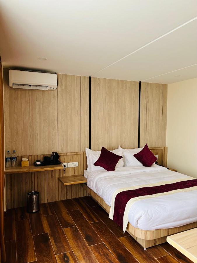 Hotel Black Diamond - Transit Point Inside Hotel Kathmandu Exterior foto