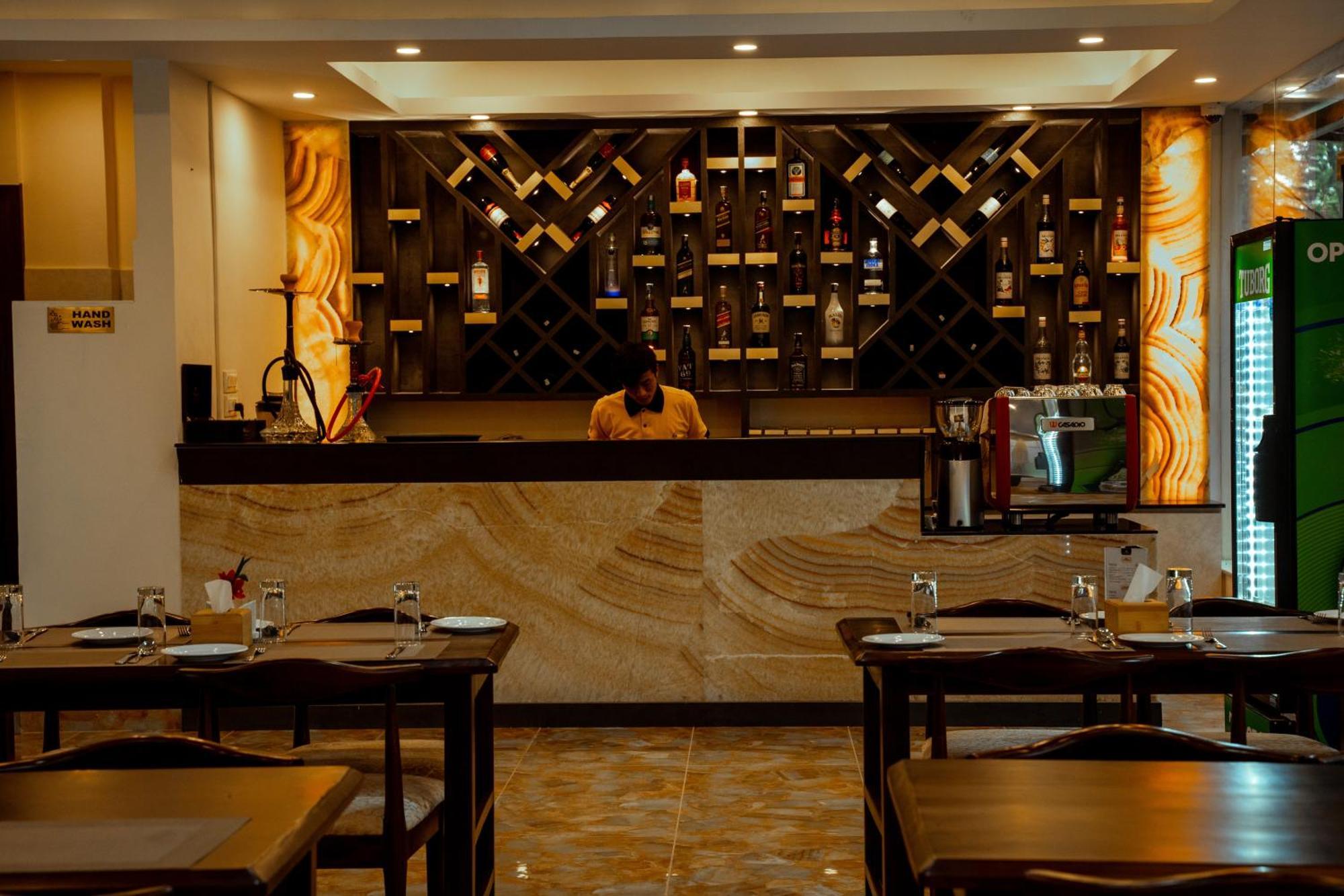 Hotel Black Diamond - Transit Point Inside Hotel Kathmandu Exterior foto